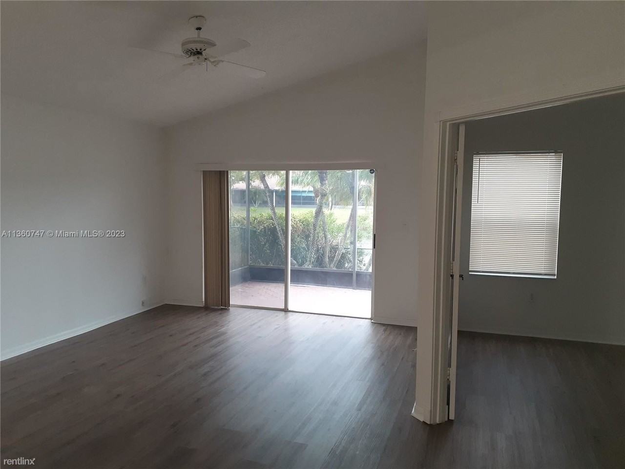 446 Lakeside Cir - Photo 2 of 14