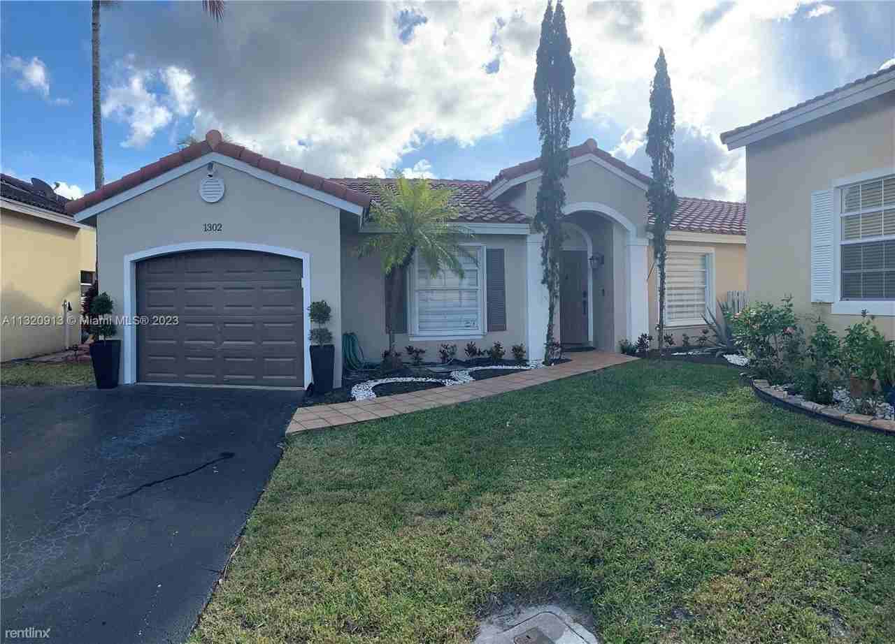 1302 Nw 125th Ter #1302 - Photo 2 of 21