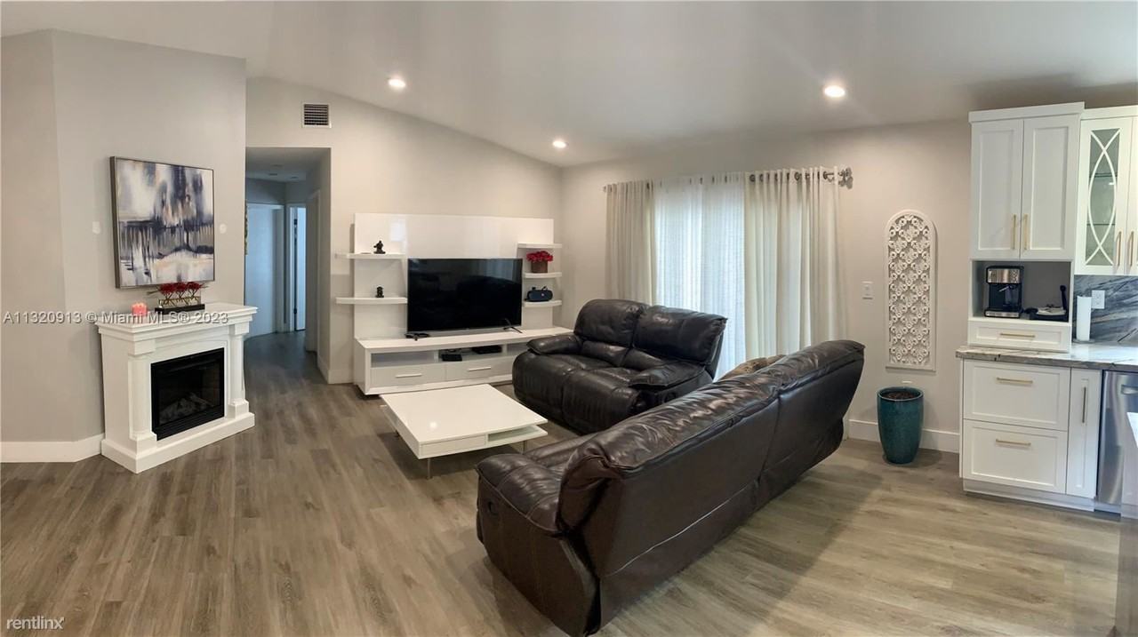 1302 Nw 125th Ter #1302 - Photo 3 of 21