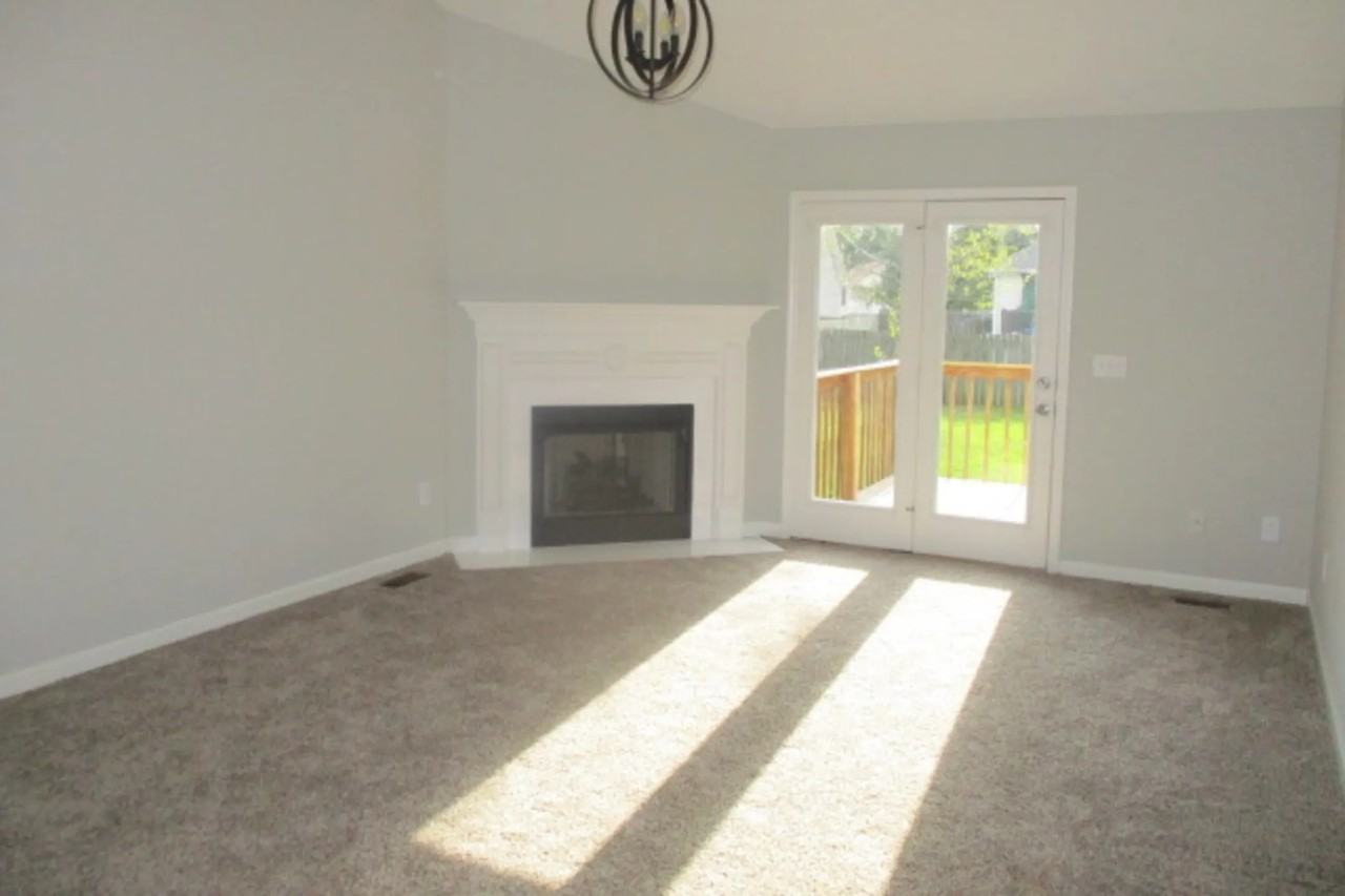 3019 Kedzie Dr - Photo 2 of 9