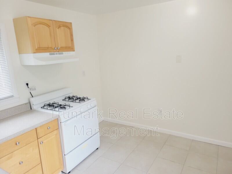 927 E Lexington Dr #A - Photo 3 of 14