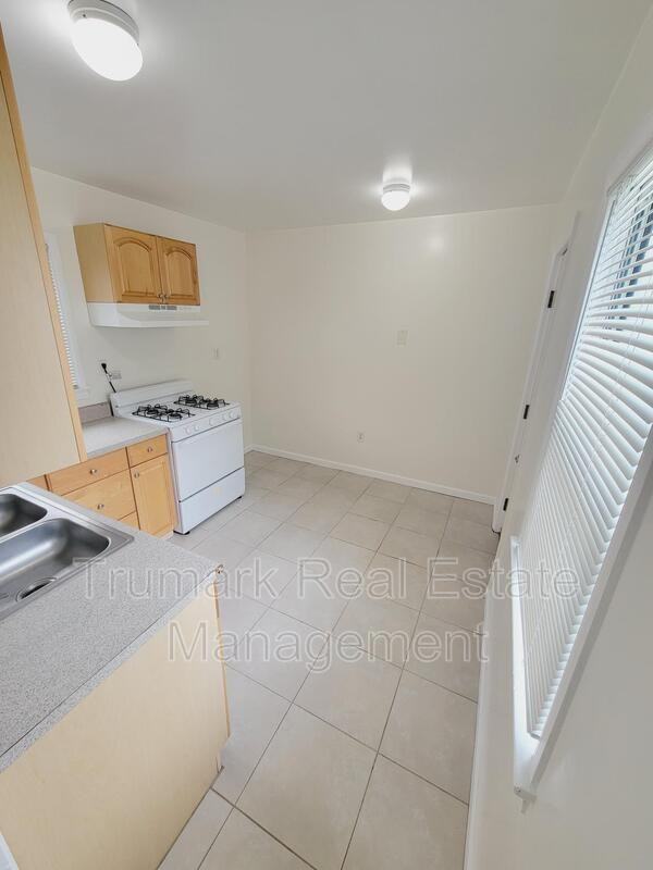 927 E Lexington Dr #A - Photo 4 of 14