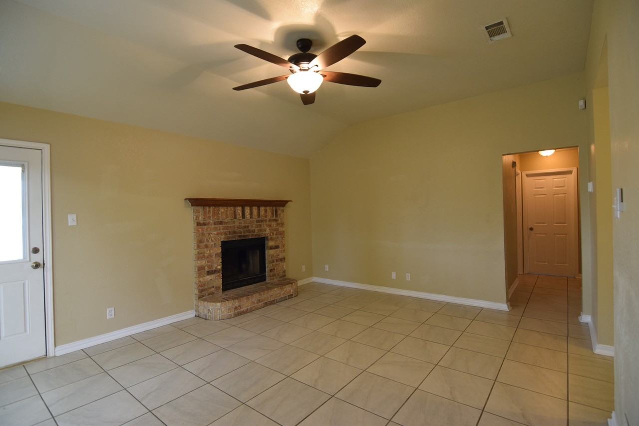 2305 Timberline Dr - Photo 7 of 19