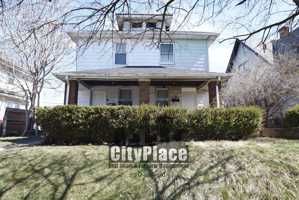 featured image of 925 N Gladstone Ave