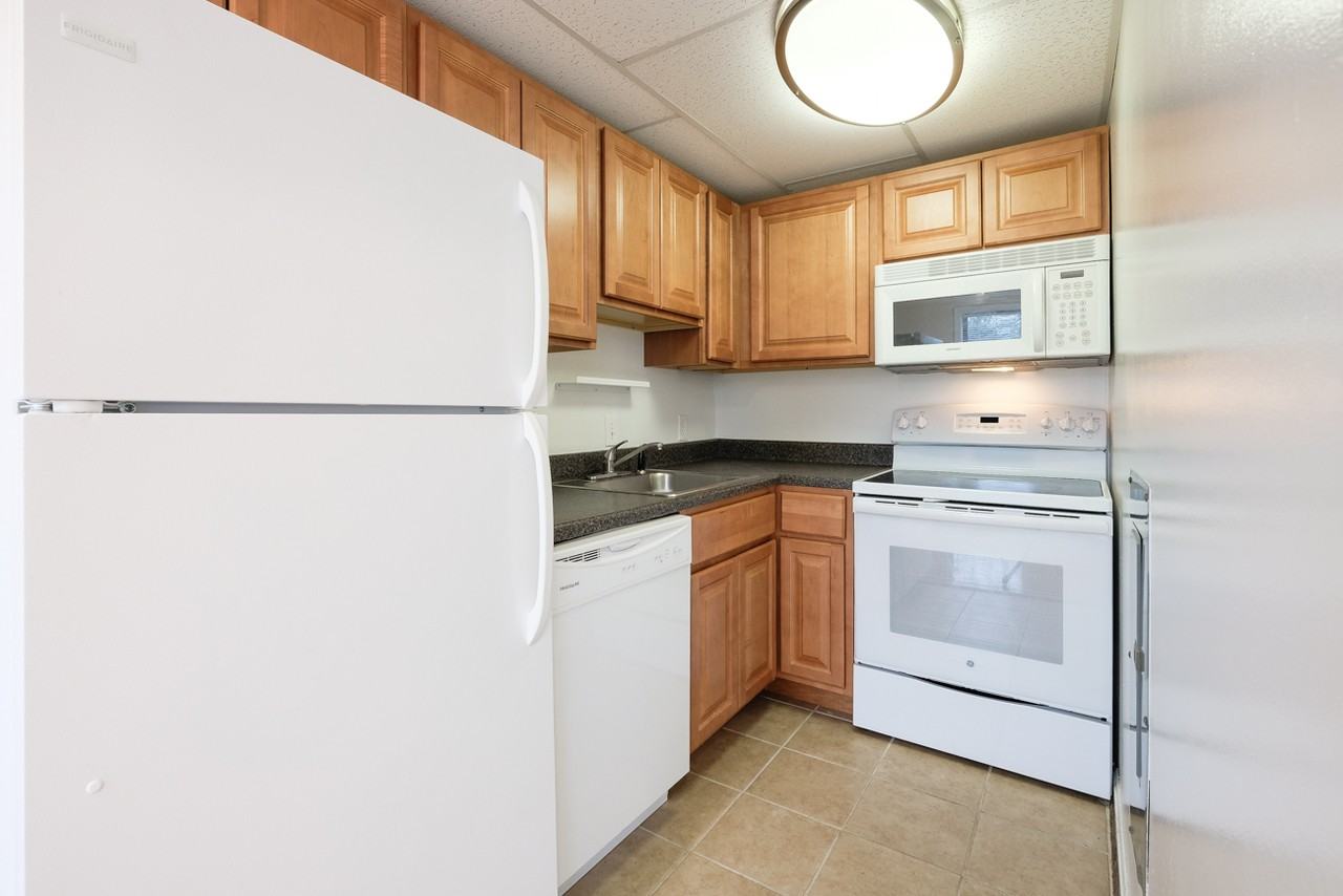 1669 Park Rd Nw - Photo 3 of 35