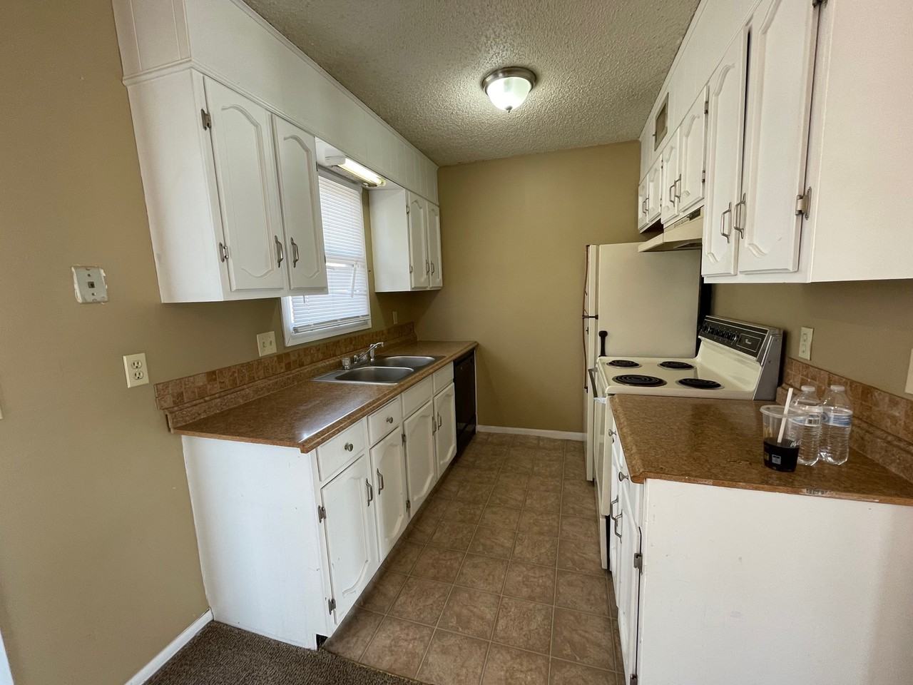 6832 W Par Ln - Photo 2 of 10