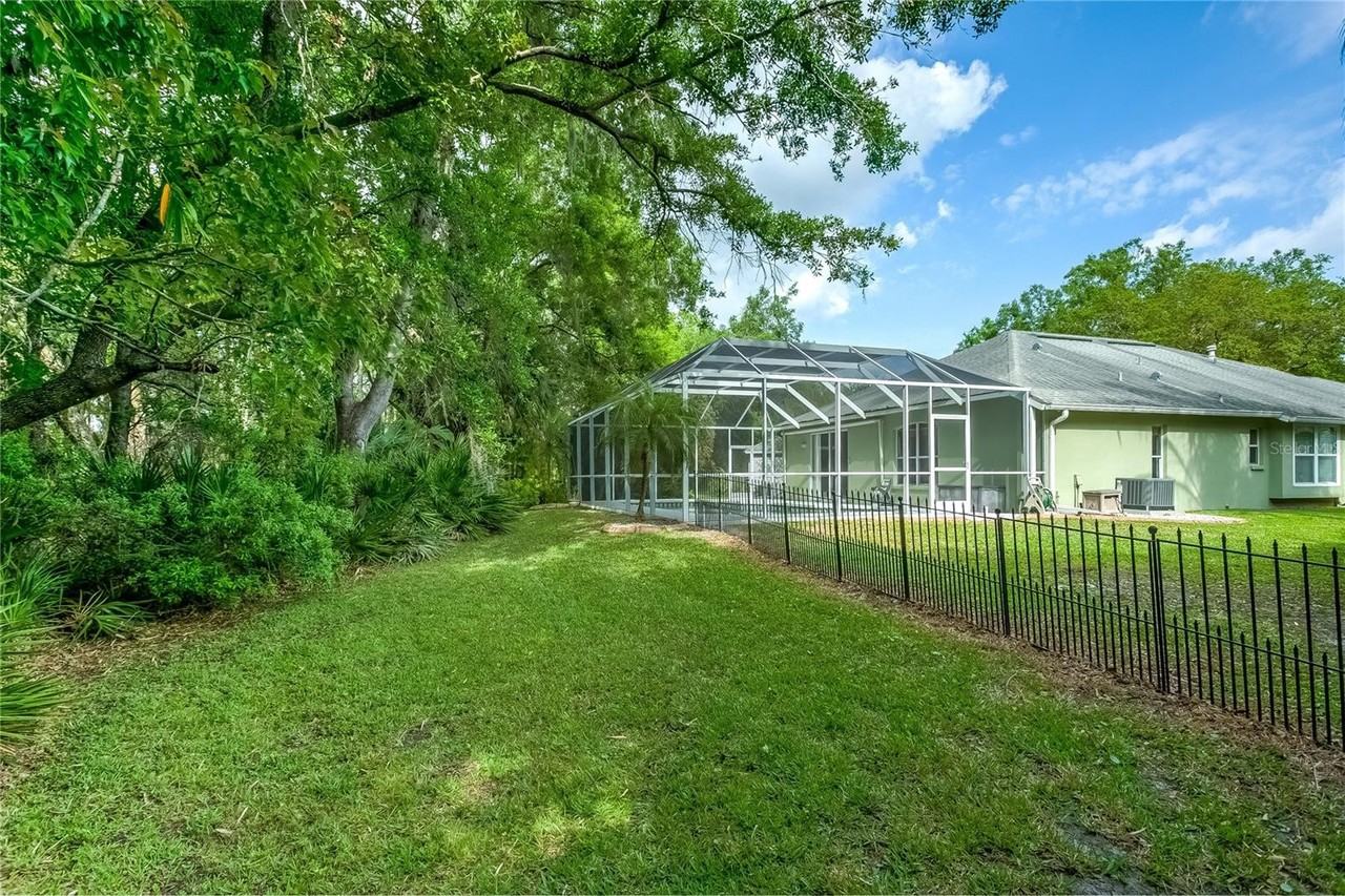 11933 Derbyshire Dr - Photo 6 of 23