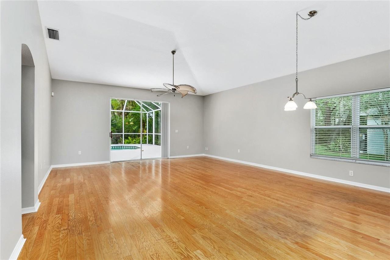 11933 Derbyshire Dr - Photo 7 of 23