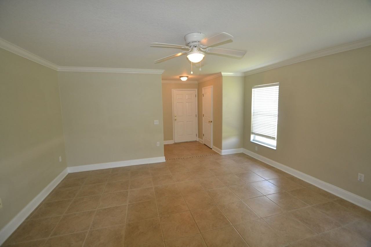 19430 Timberbluff Dr - Photo 2 of 13