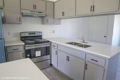 5132 Ash St - Photo 2 of 10