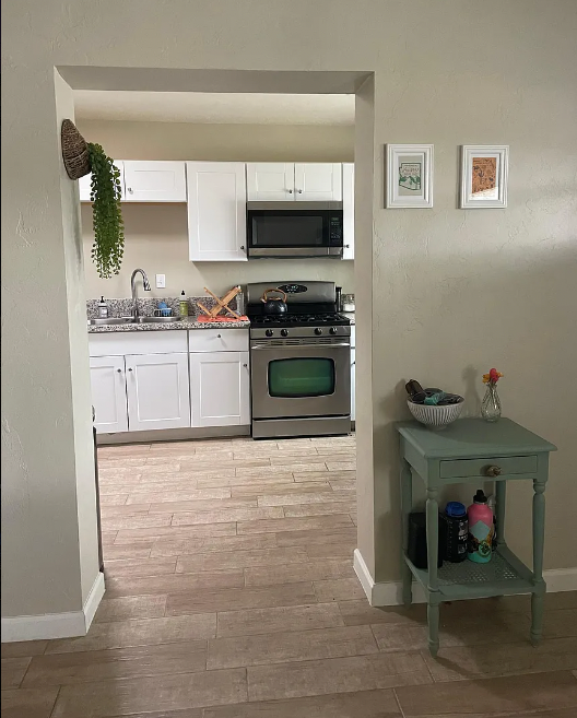 605 E 10th St - Photo 3 of 16