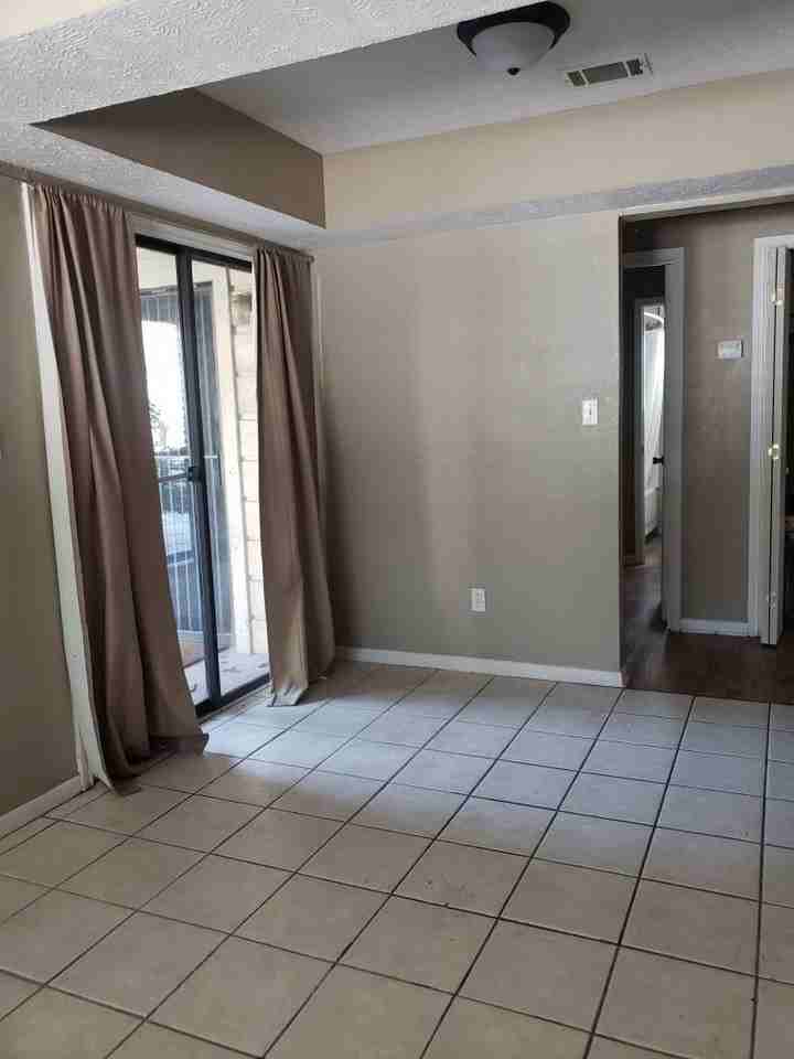 421 W San Antonio St - Photo 2 of 5