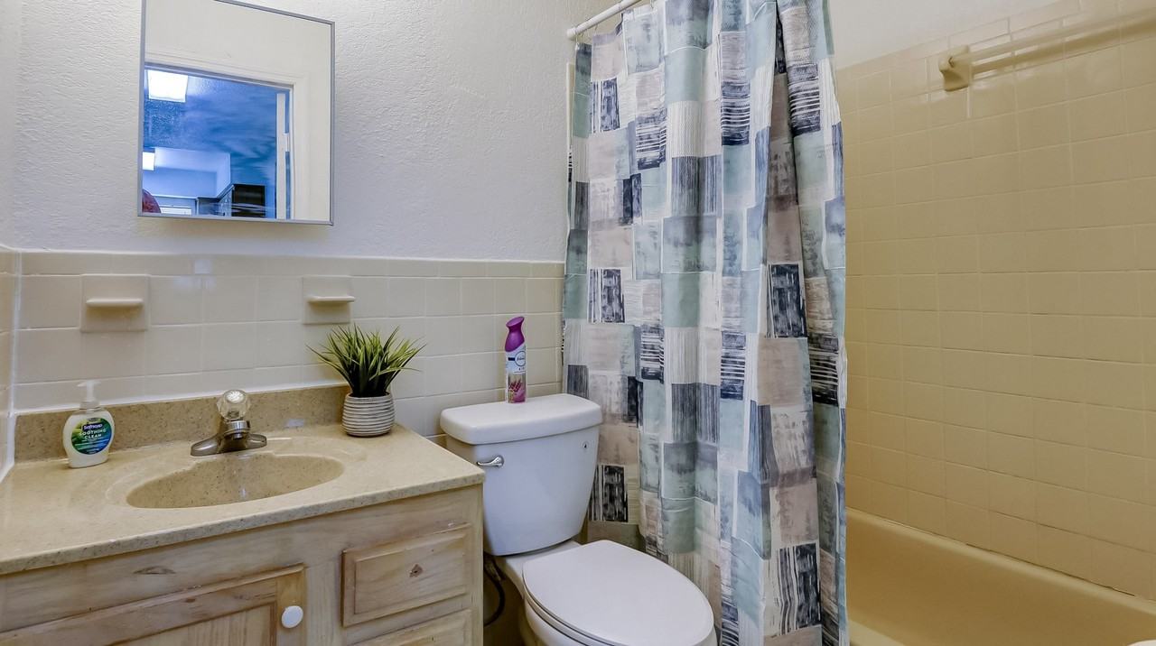 East Shadowlawn Avenue - Photo 7 of 34