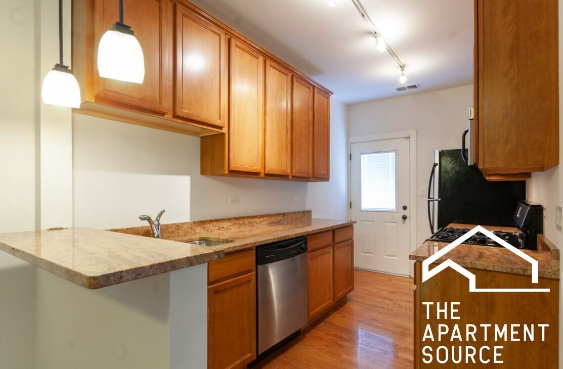 3443 N Lakewood Ave #1 - Photo 4 of 12