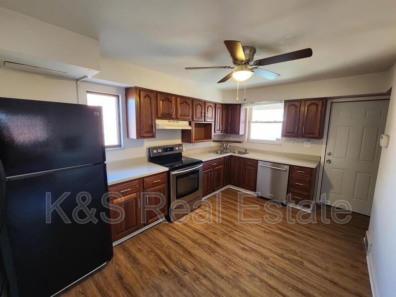 542 Bessemer Ave - Photo 3 of 10