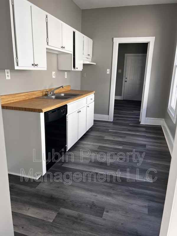 1054 Delmar Ave - Photo 6 of 9