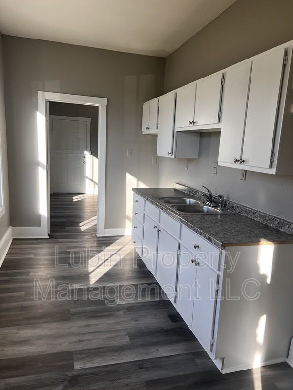 1054 Delmar Ave - Photo 7 of 9