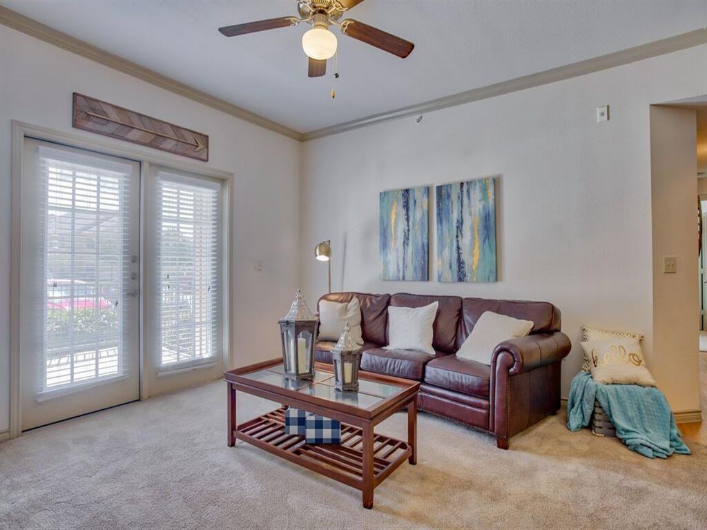 Oak Hollow - Photo 6 of 22