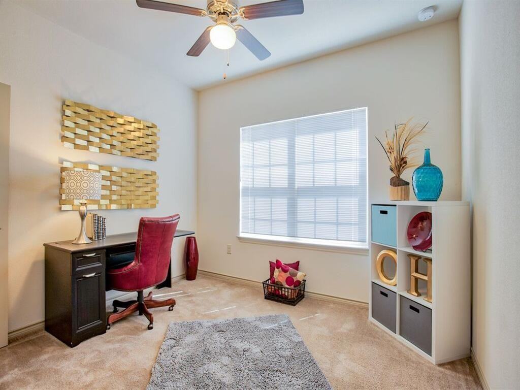 Oak Hollow - Photo 7 of 22