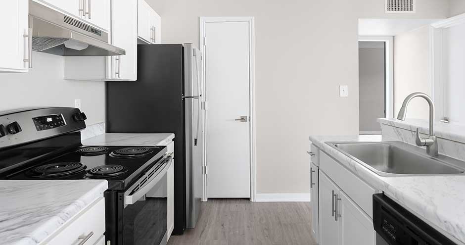 Kenwood Club at the Park Apartments - Photo 2 of 22