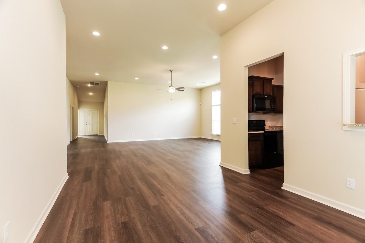 325 Clover Cir - Photo 2 of 15