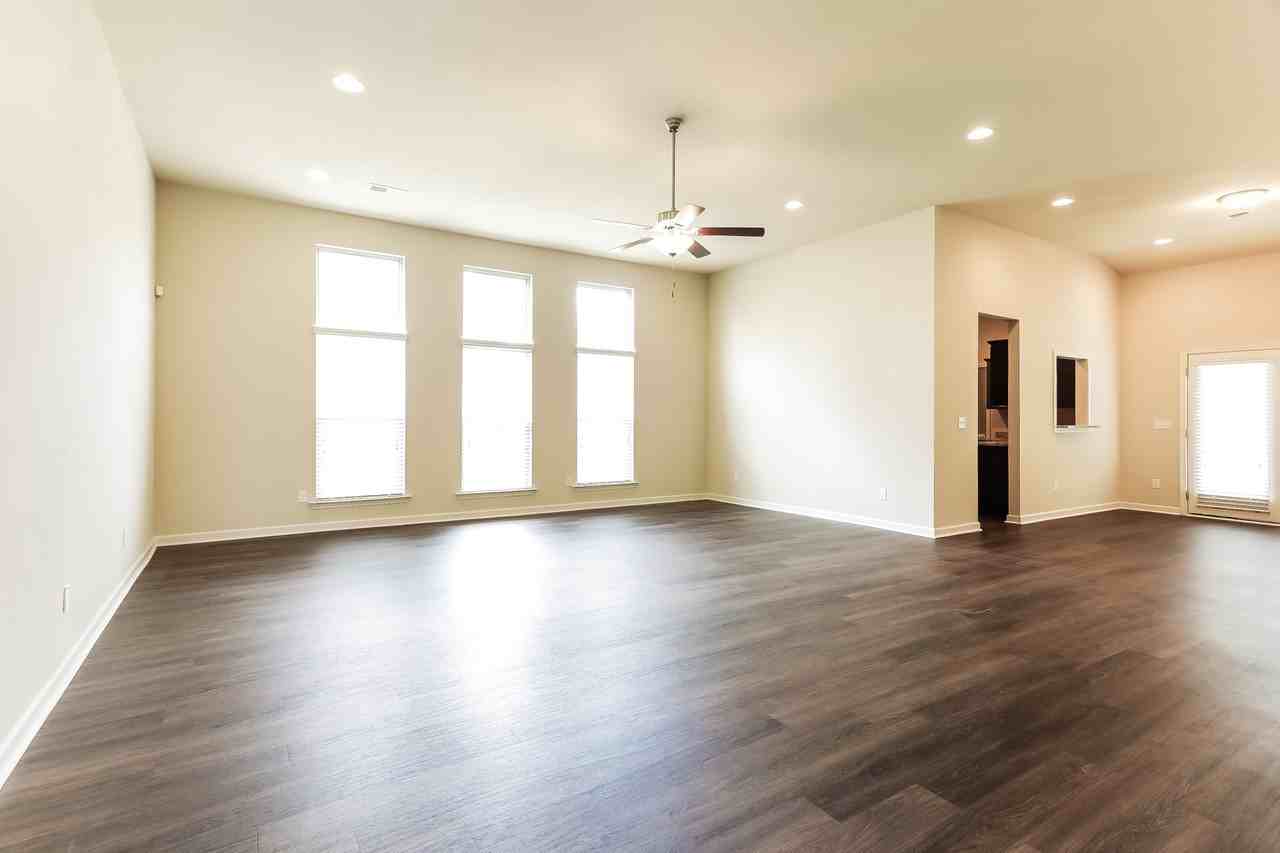 325 Clover Cir - Photo 3 of 15