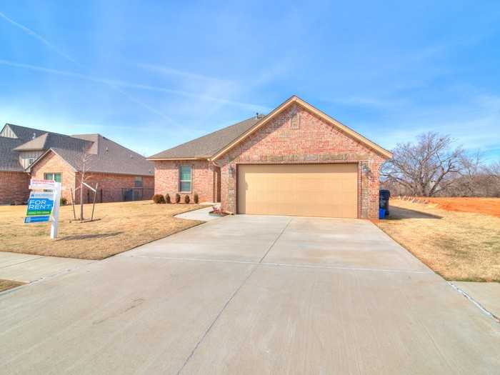 617 Irish Ln - Photo 3 of 50