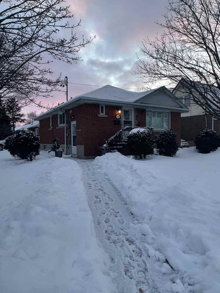 892 Fennell Ave East Unit 2 Apartments 892 Fennell Ave E, Hamilton