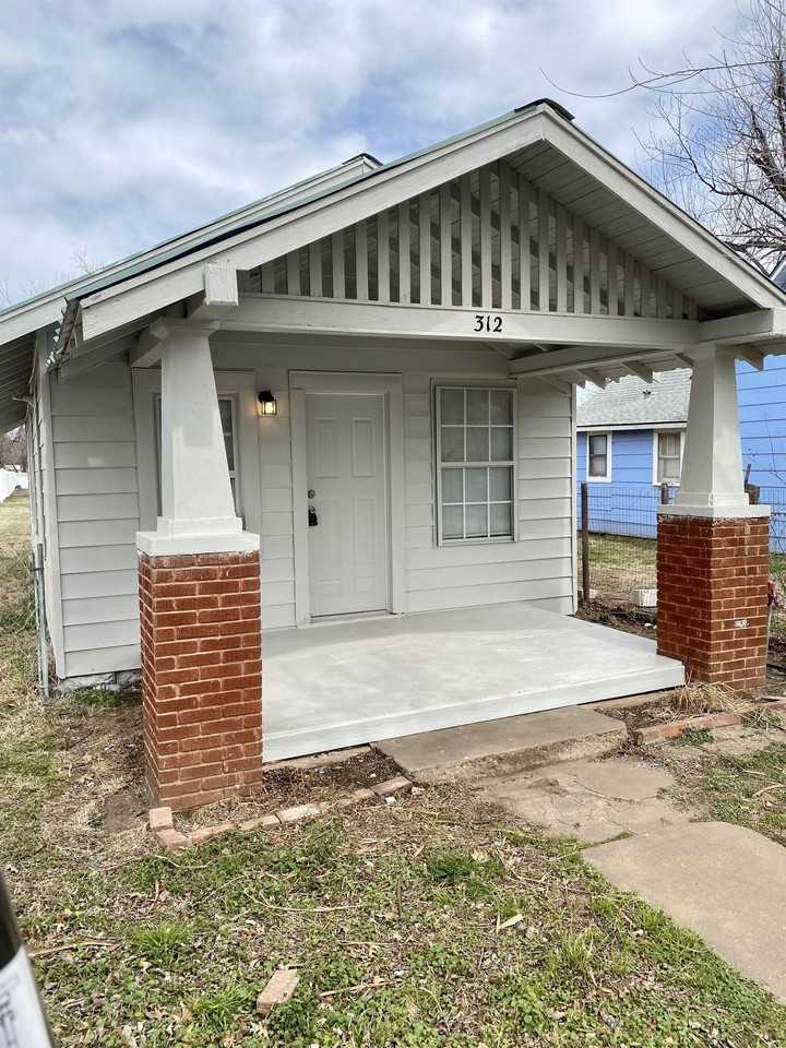 312 W Monroe St #1 - Photo 2 of 12