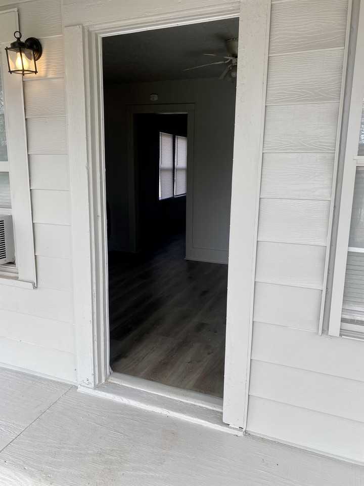 312 W Monroe St #1 - Photo 3 of 12