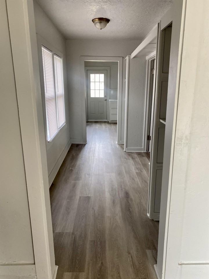 312 W Monroe St #1 - Photo 6 of 12