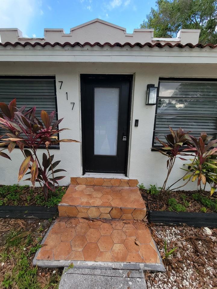 717 Illinois Ave #1 - Photo 2 of 14