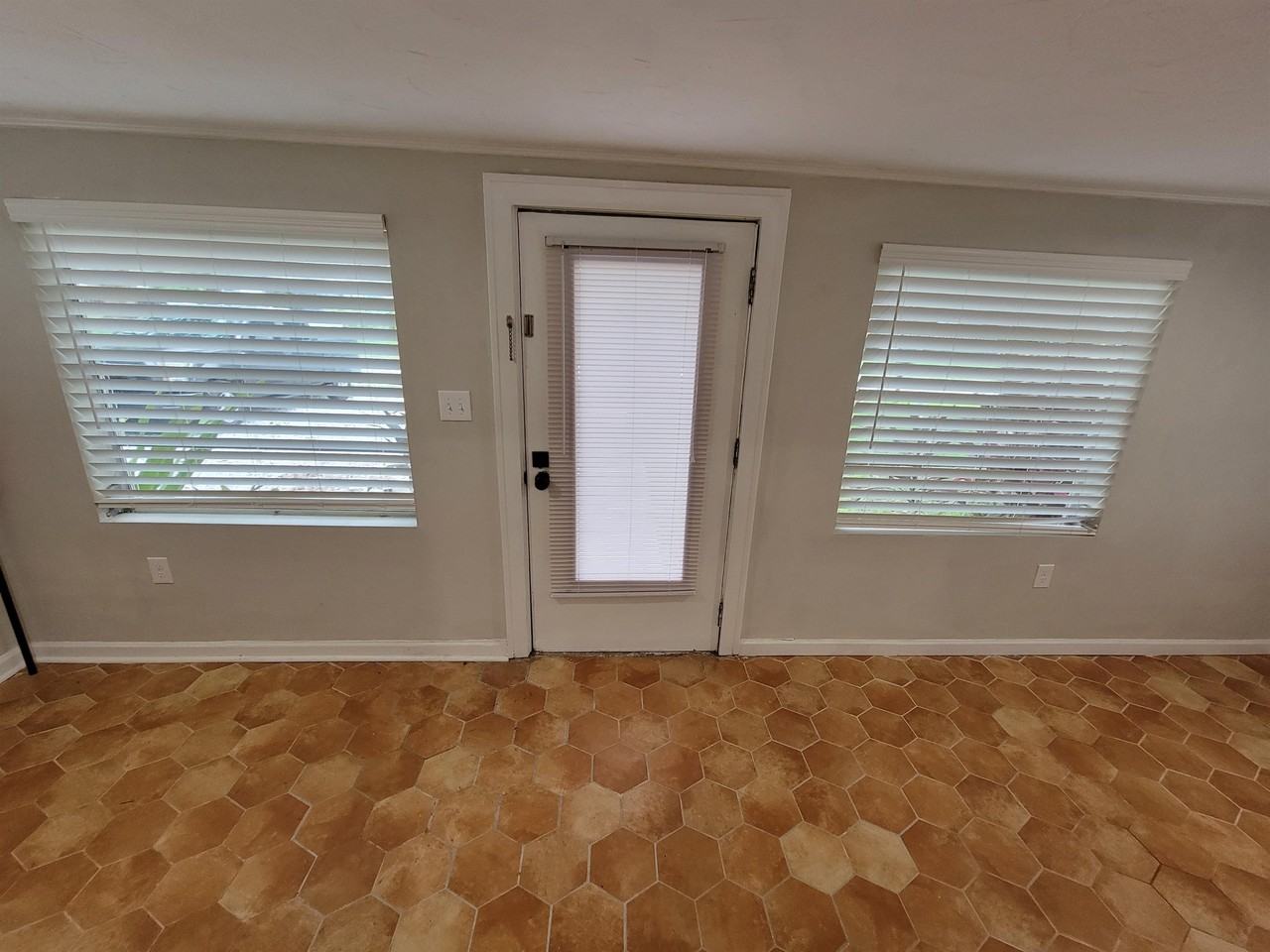 717 Illinois Ave #1 - Photo 3 of 14