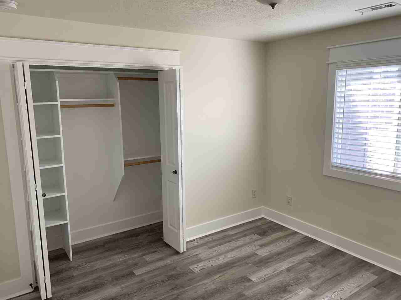 1114 W Dundee St #1114 - Photo 2 of 10