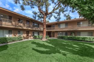 125 N Syracuse St - Photo 1 of 1