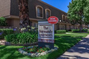 125 N Syracuse St - Photo 1 of 1