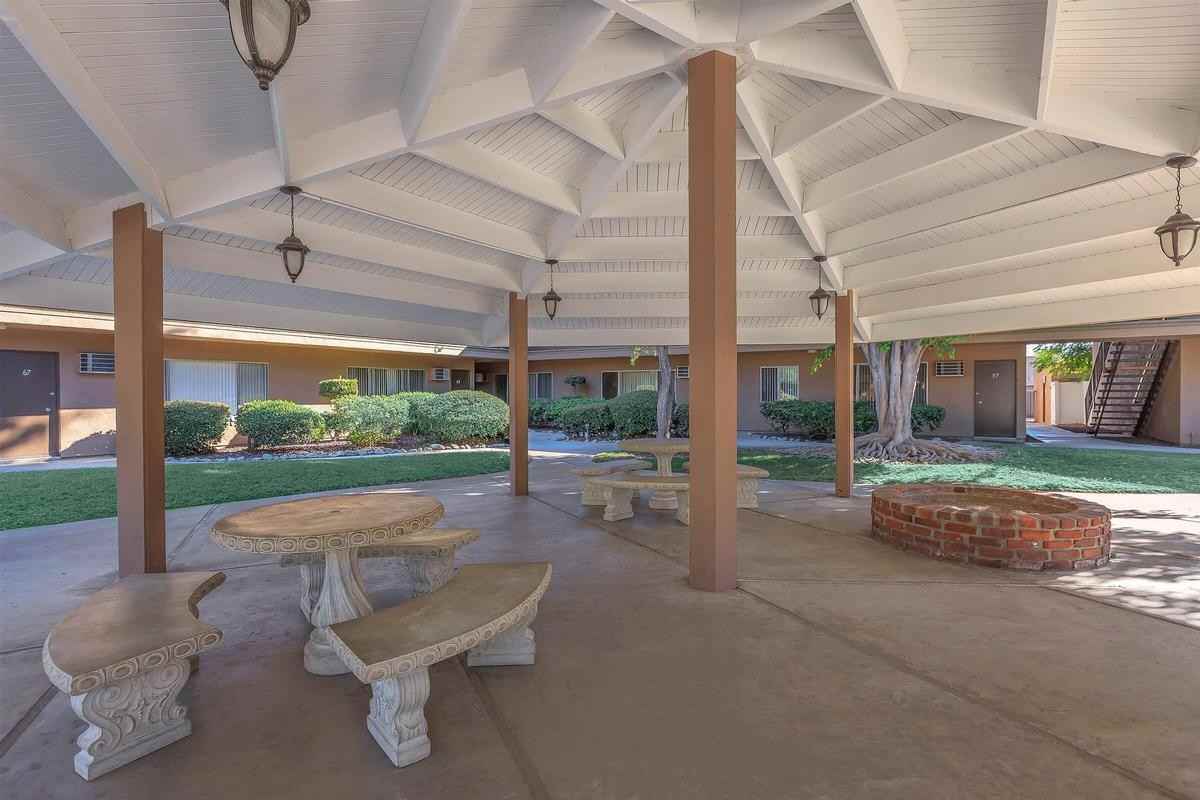 125 N Syracuse St - Photo 6 of 18