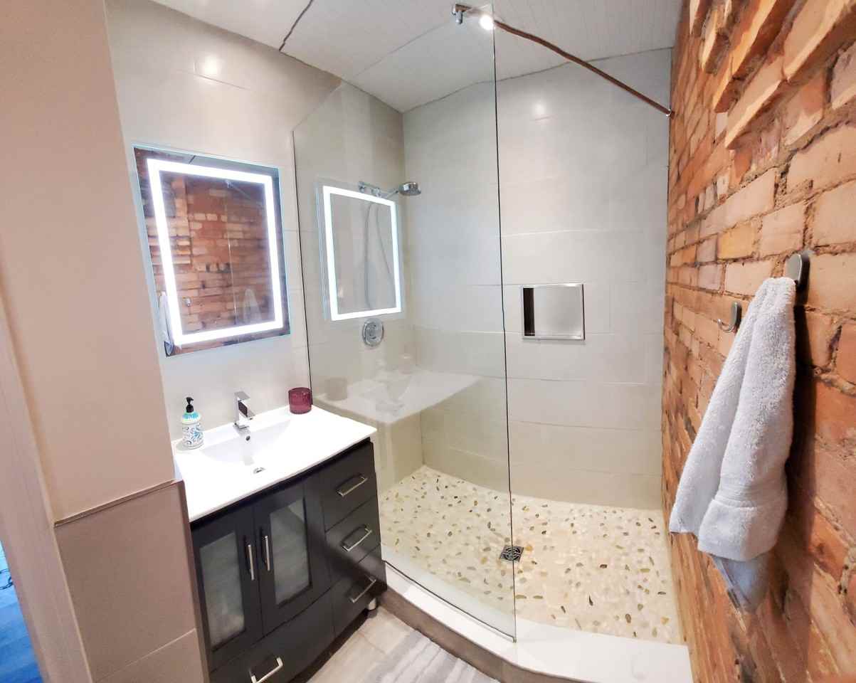 Shanly St & Dovercourt Rd - Photo 2 of 12