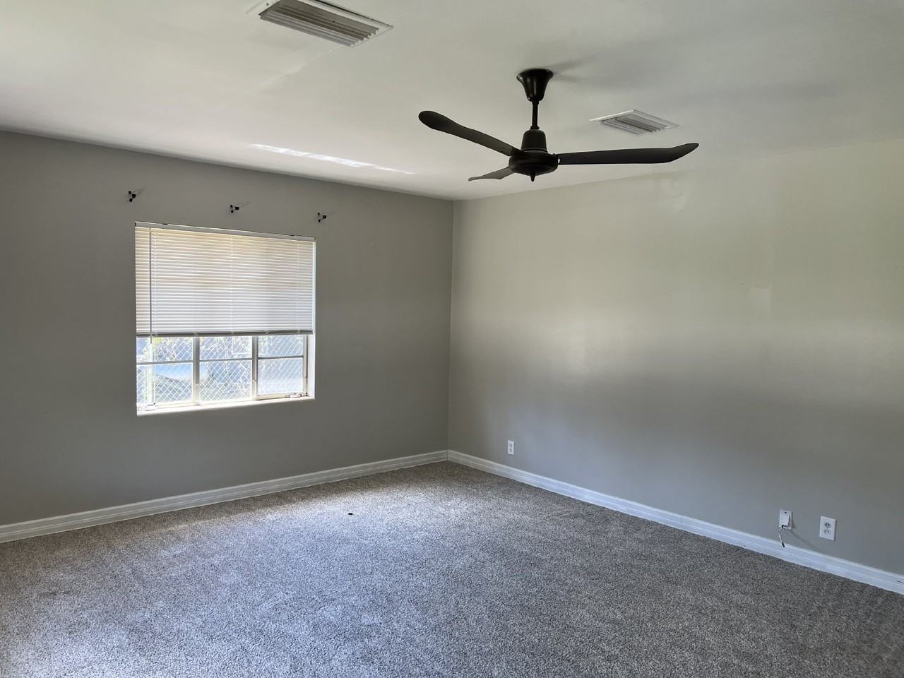 223 Broad St - Photo 2 of 14