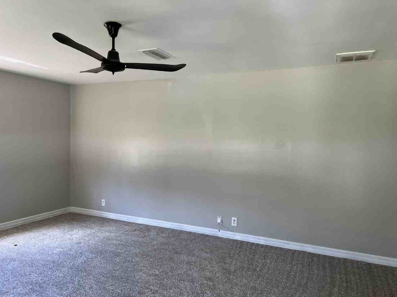 223 Broad St - Photo 3 of 14