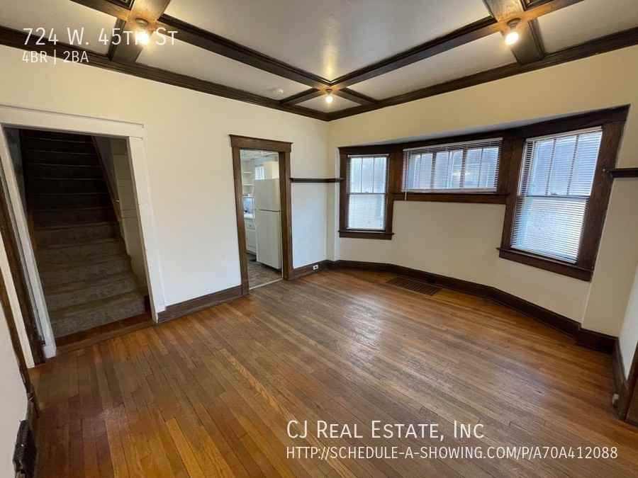 724 W 45th St - Photo 3 of 11