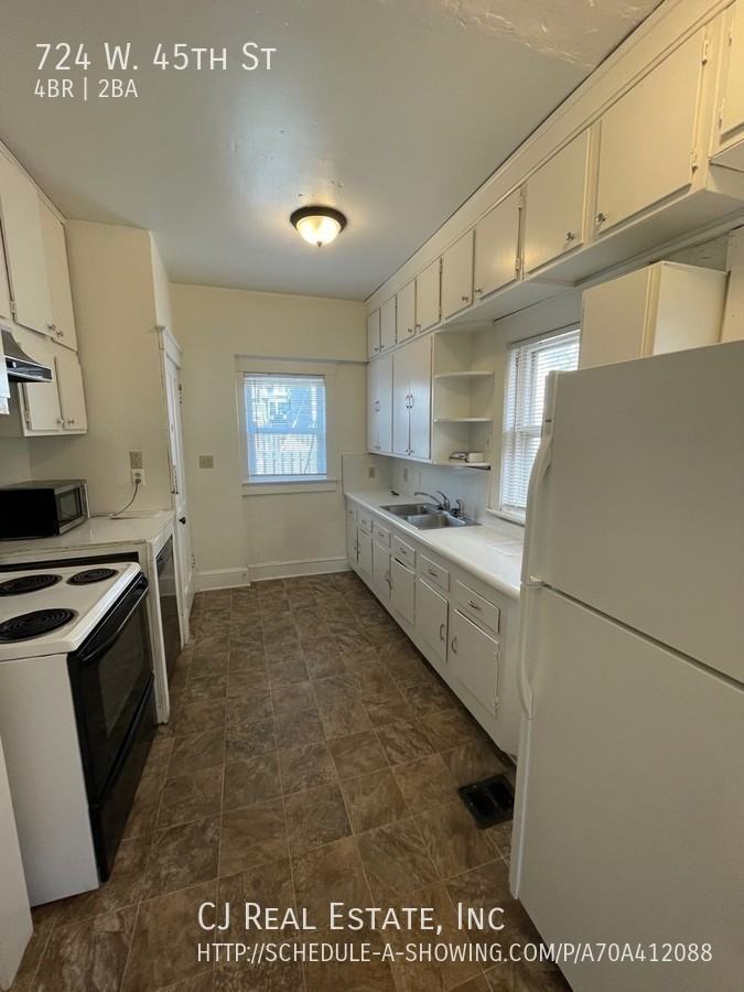 724 W 45th St - Photo 4 of 11