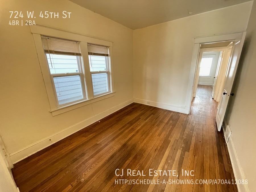 724 W 45th St - Photo 5 of 11