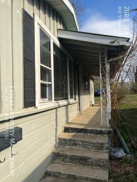 902 Stewart St - Photo 2 of 15