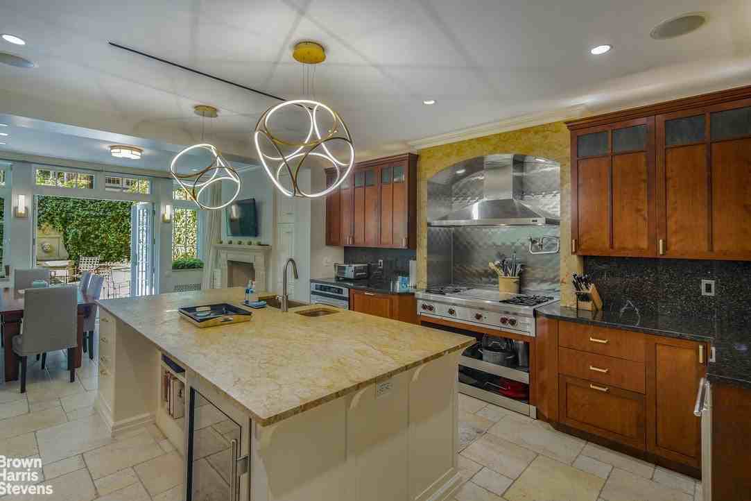 128 E 74th St #TH - Photo 3 of 19
