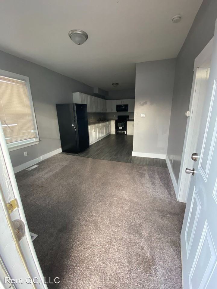 713/715 14 1/2 St - Photo 3 of 15