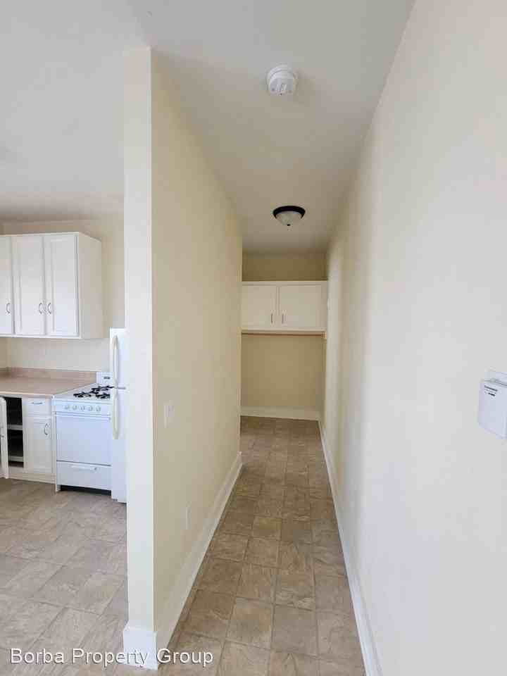 626 West 7th St. - Photo 2 of 5