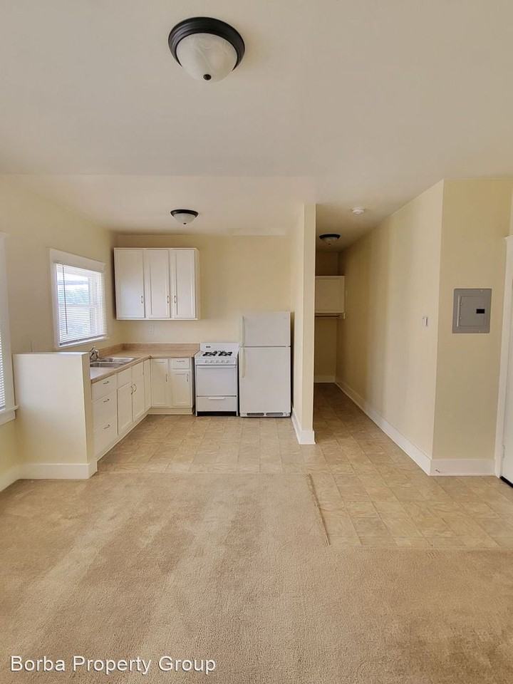 626 West 7th St. - Photo 3 of 5