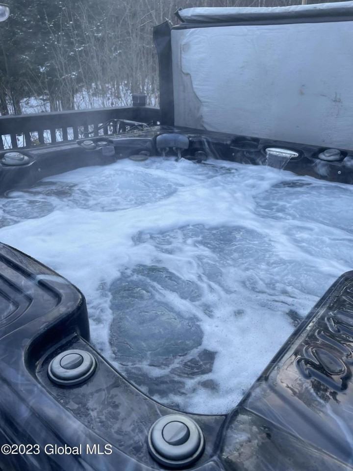 447 Greenfield Rd - Photo 3 of 12