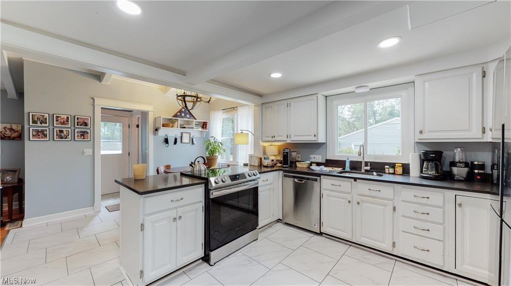 7051 Pine St - Photo 2 of 6